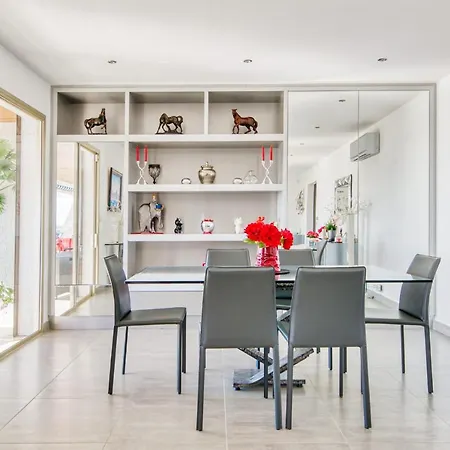 Stunning Flat With Terrace & Pool 7 Min From The In - Welkeys